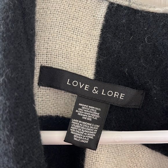 Love and Lore poncho - Picture 2 of 4
